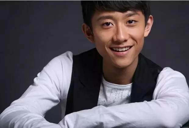 张一山娱乐圈吃瓜事件图片,吃瓜图鉴揭秘幕后真相